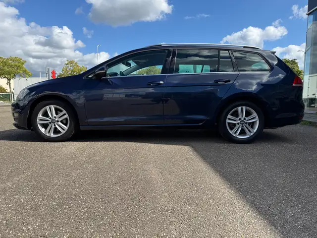 Volkswagen Golf view 2