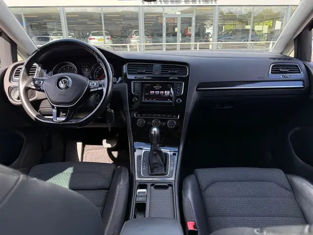 Volkswagen Golf view 9