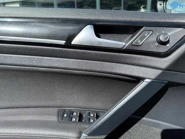 Volkswagen Golf view 13
