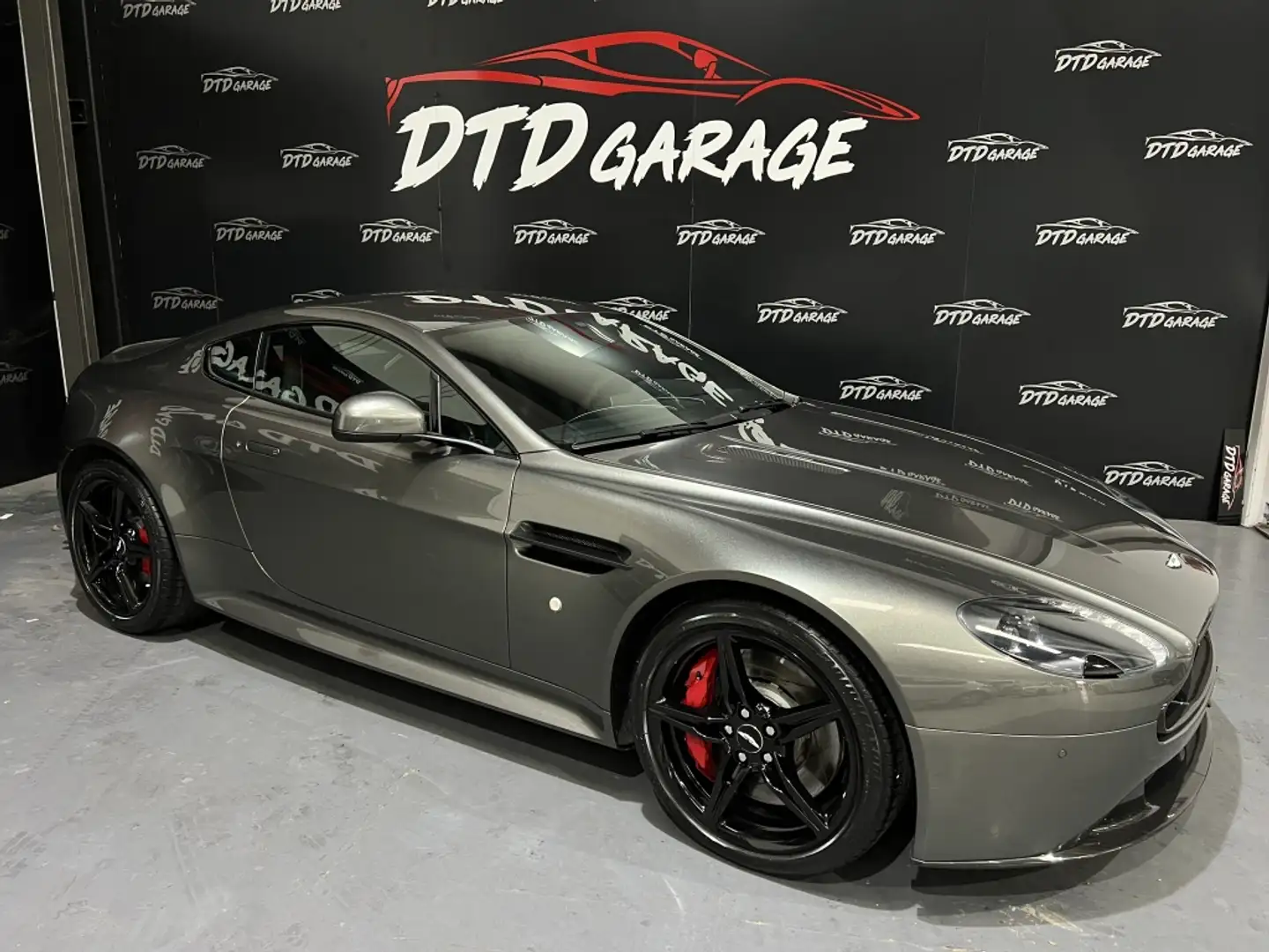 Aston Martin Vantage Deportivo Automático de 2 Puertas Gris - 2