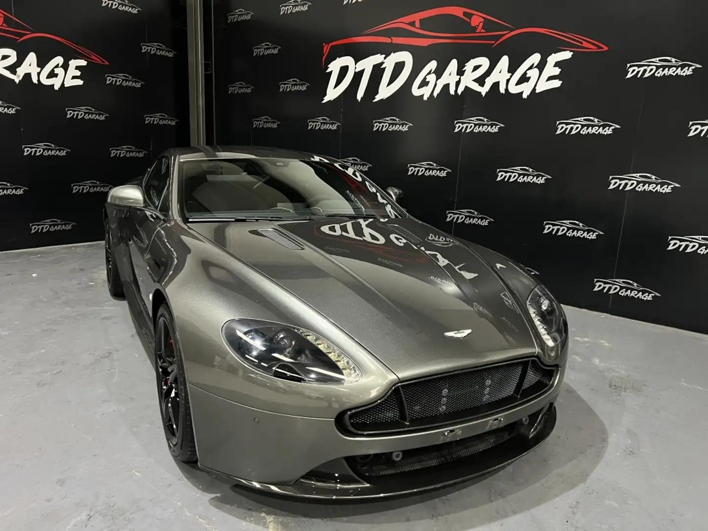 Aston Martin Vantage Deportivo Automático de 2 Puertas Gris - 1