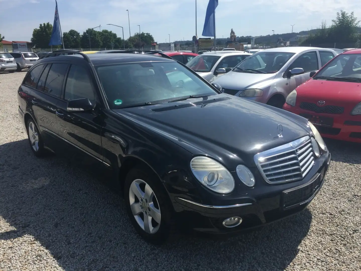 Mercedes-Benz E 200 T Elegance,Navi,Klimaaut.,Tüv Neu! Schwarz - 1