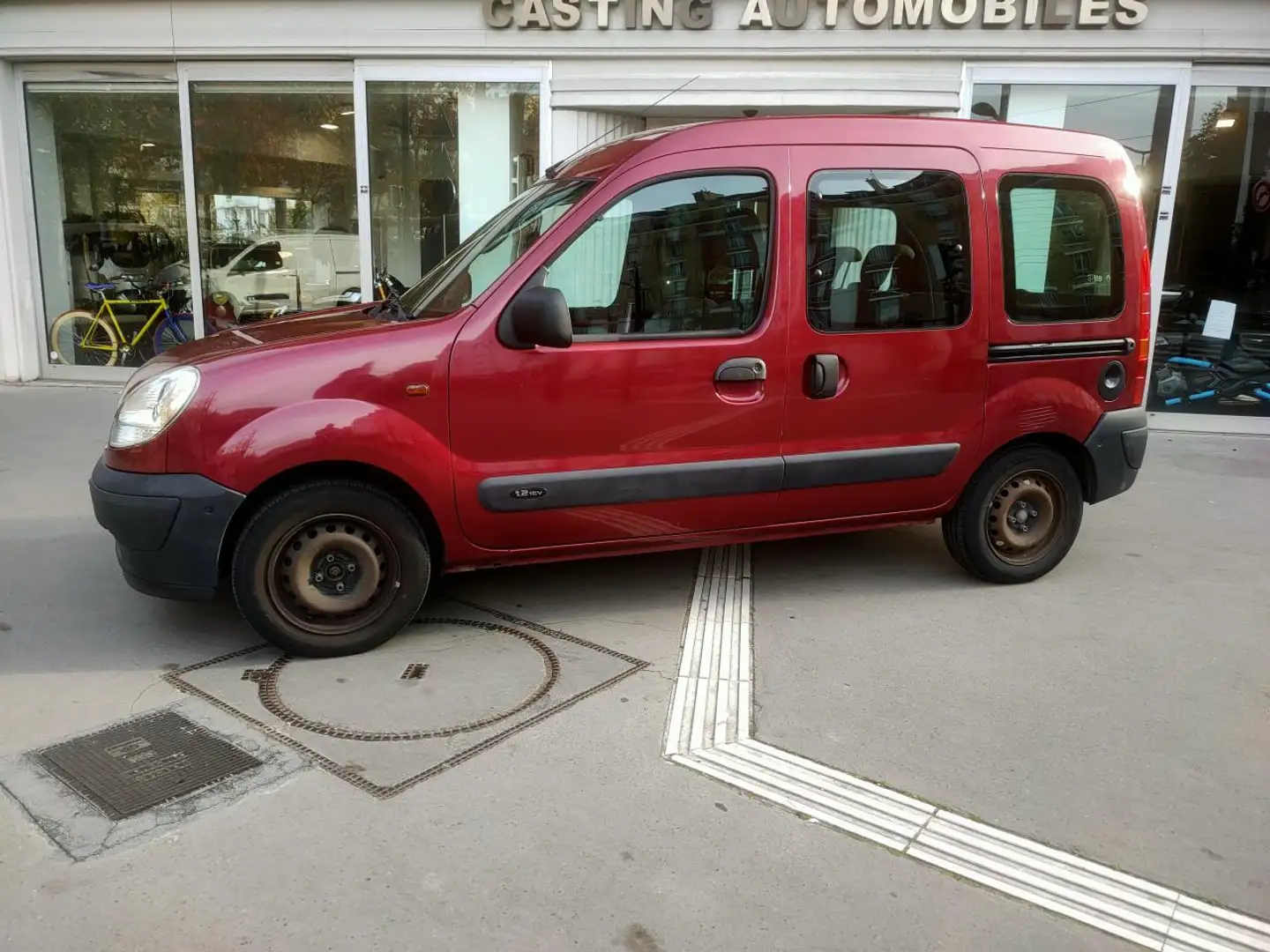 Renault Kangoo Kangoo 1.2i 16V COMBI Authentique à professionnels Rouge - 2