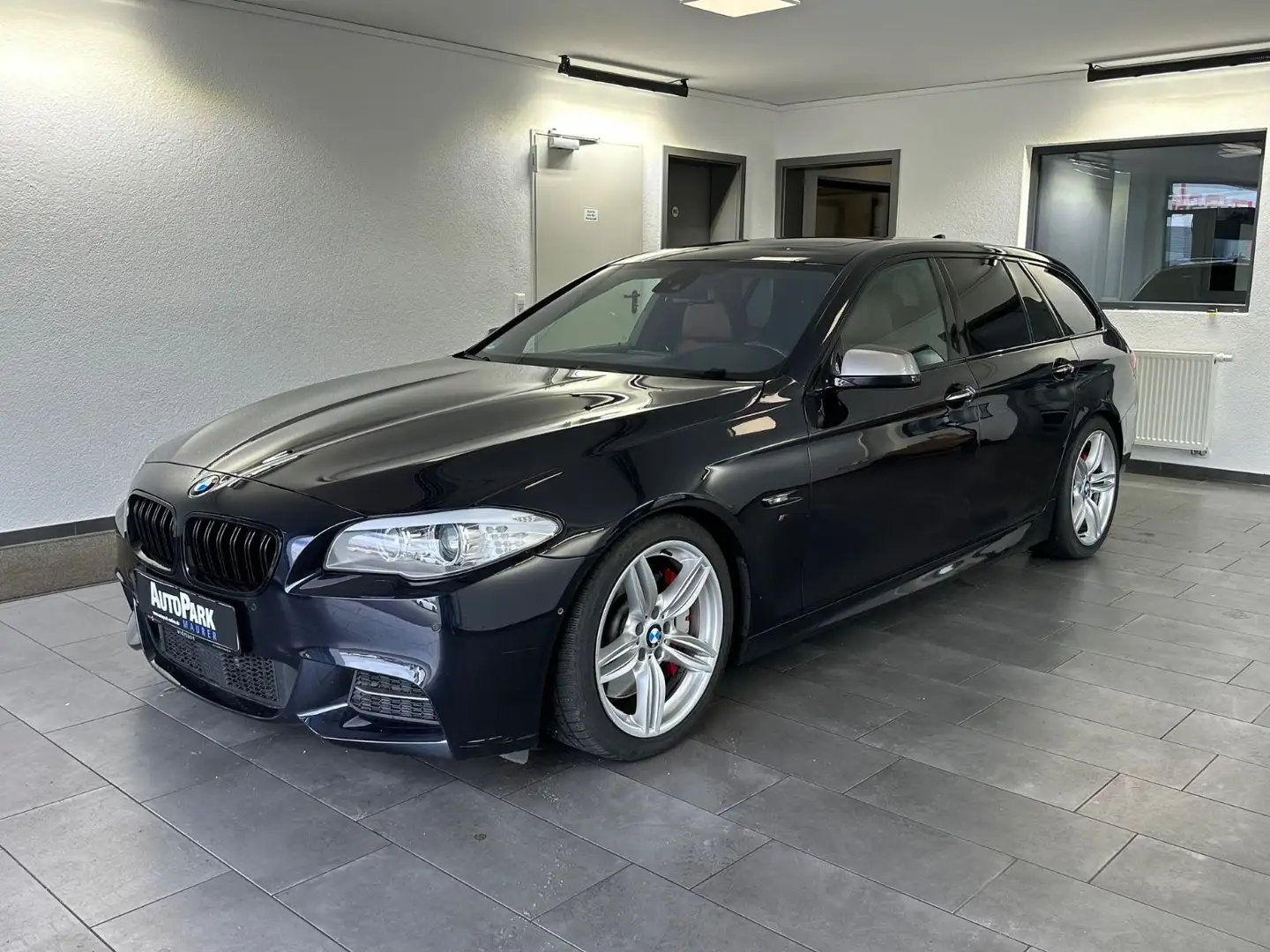 BMW 550 Touring M550 d xDrive Pano*DAB*Sound*Spurassist Black - 1