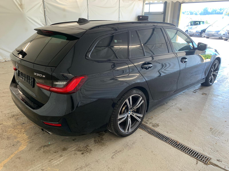 BMW 330 e xDr Sport 19" ACC CockpitProf 360K HeadUp — photo 4