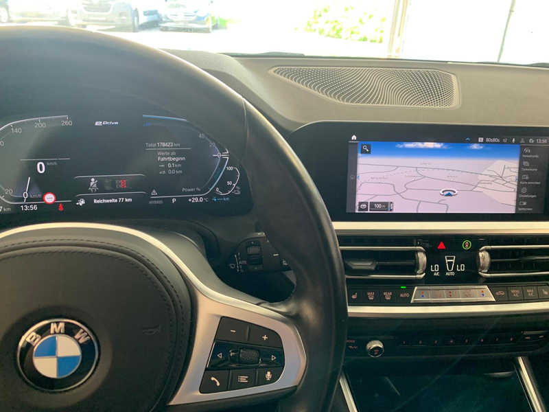 BMW 330 e xDr Sport 19" ACC CockpitProf 360K HeadUp — photo 14
