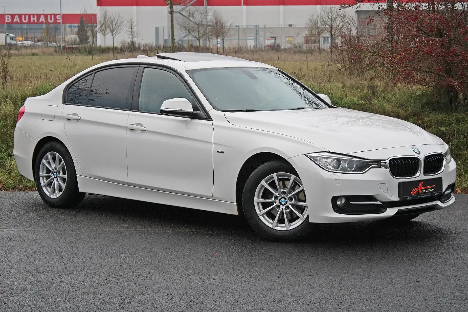 BMW 318 d Aut. *SportLine/Leder/Glasdach/Navi/Xenon* Weiß - 2