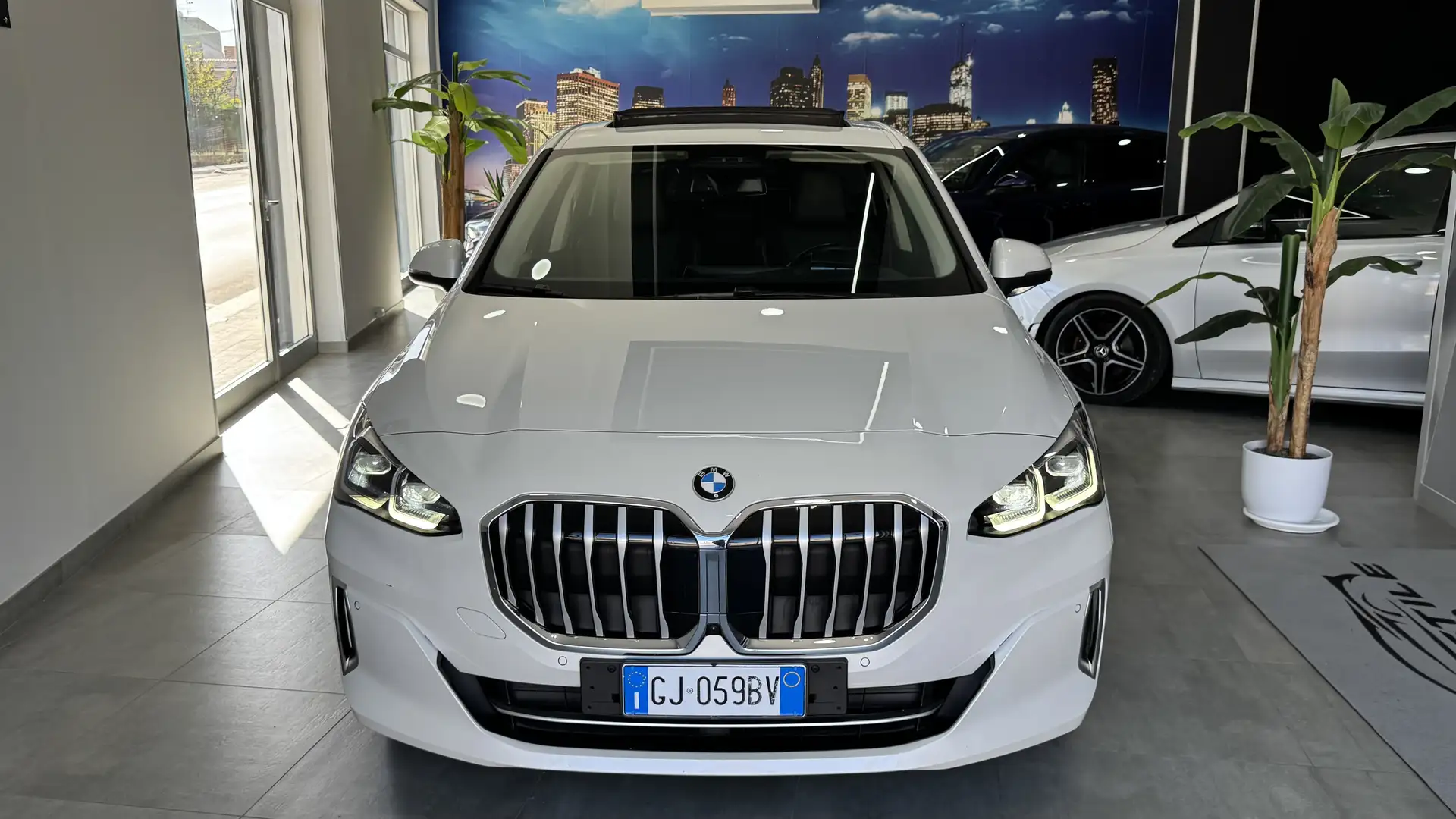 BMW 218 218d Active Tourer Luxury auto Bianco - 2