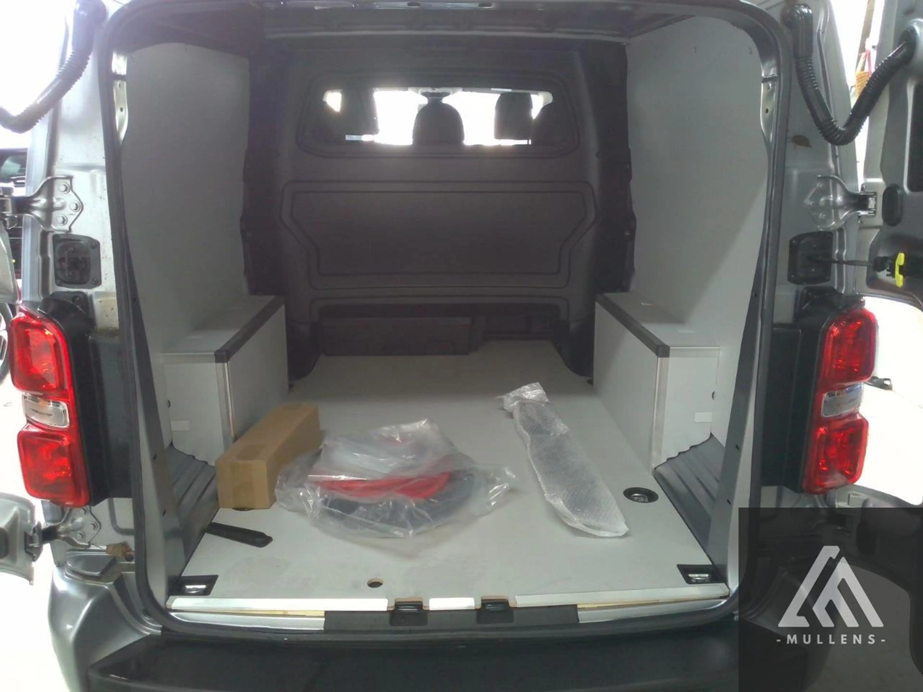 Peugeot e-Expert GBDC 75kWh L3 + Navi + Camera + Houten afwerking laadruimte + Keyless + Alu velgen + 2 x Schuifdeur — photo 8