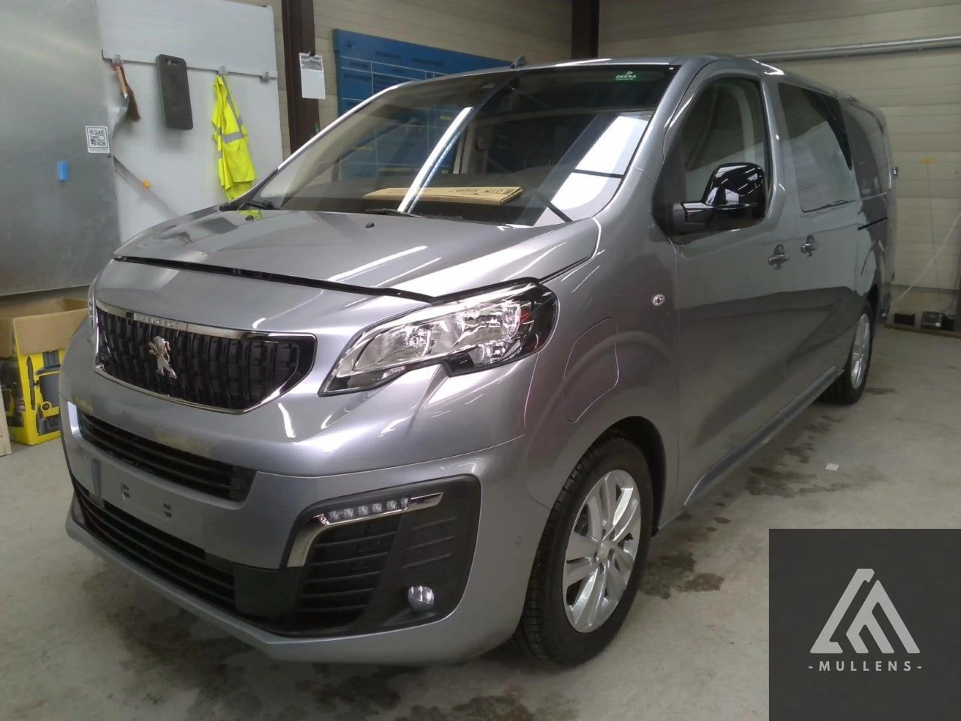 Peugeot e-Expert GBDC 75kWh L3 + Navi + Camera + Houten afwerking laadruimte + Keyless + Alu velgen +  2 x Schuifdeur