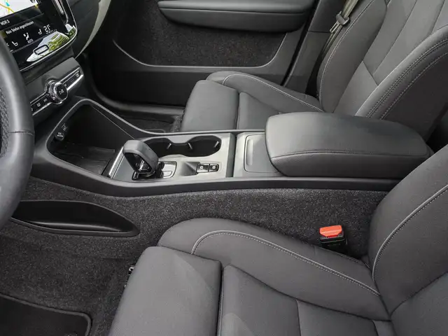 Volvo XC40 view 15