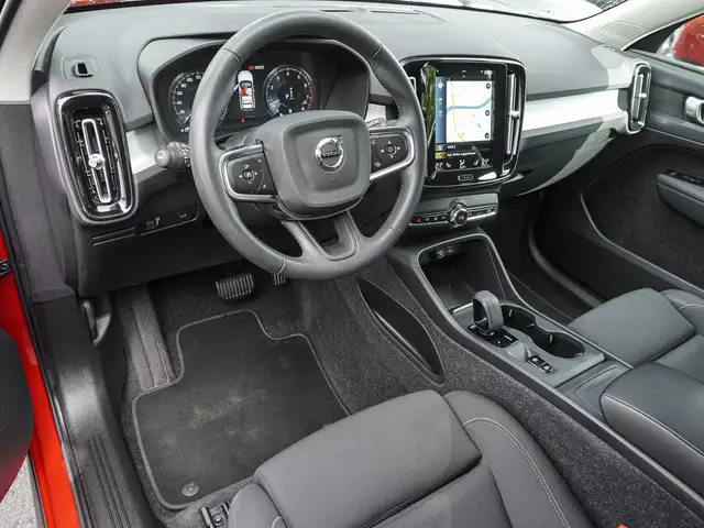 Volvo XC40 view 9