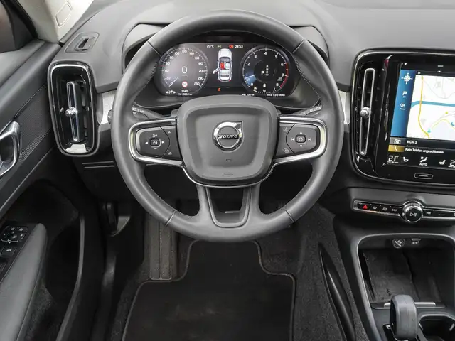 Volvo XC40 view 11