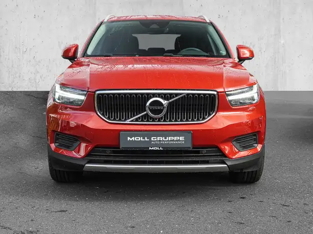 Volvo XC40 view 3