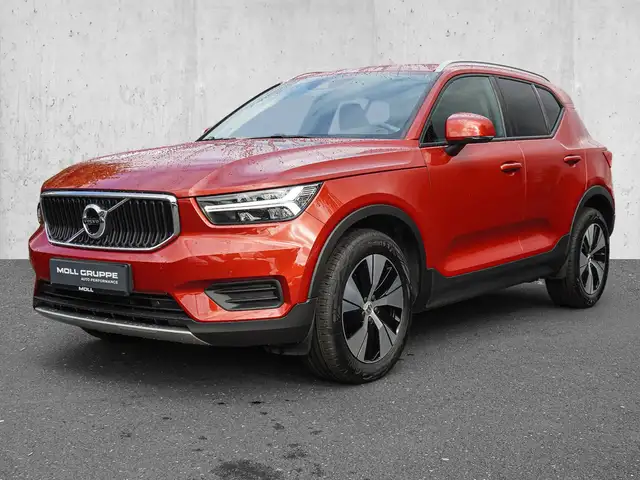 Volvo XC40 view 2
