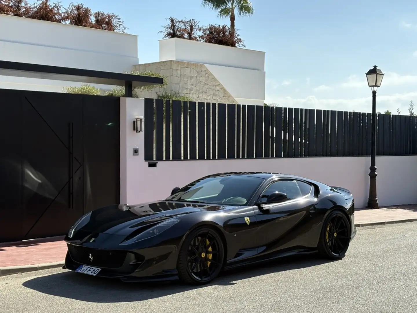 Ferrari 812 Superfast Grau - 2