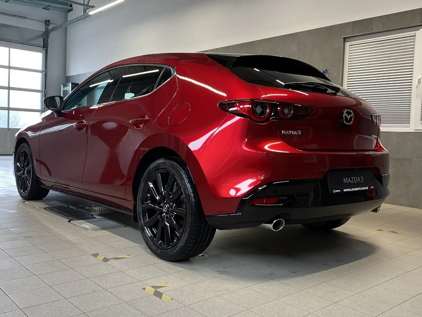 Mazda 3 5-TÜRER 2.5L e-SKYACTIV G 140ps 6MT FWD Homura Rood - 2