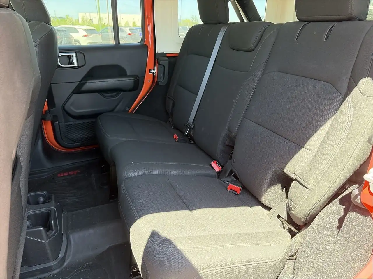 Jeep Wrangler снимка Jeep Wrangler
