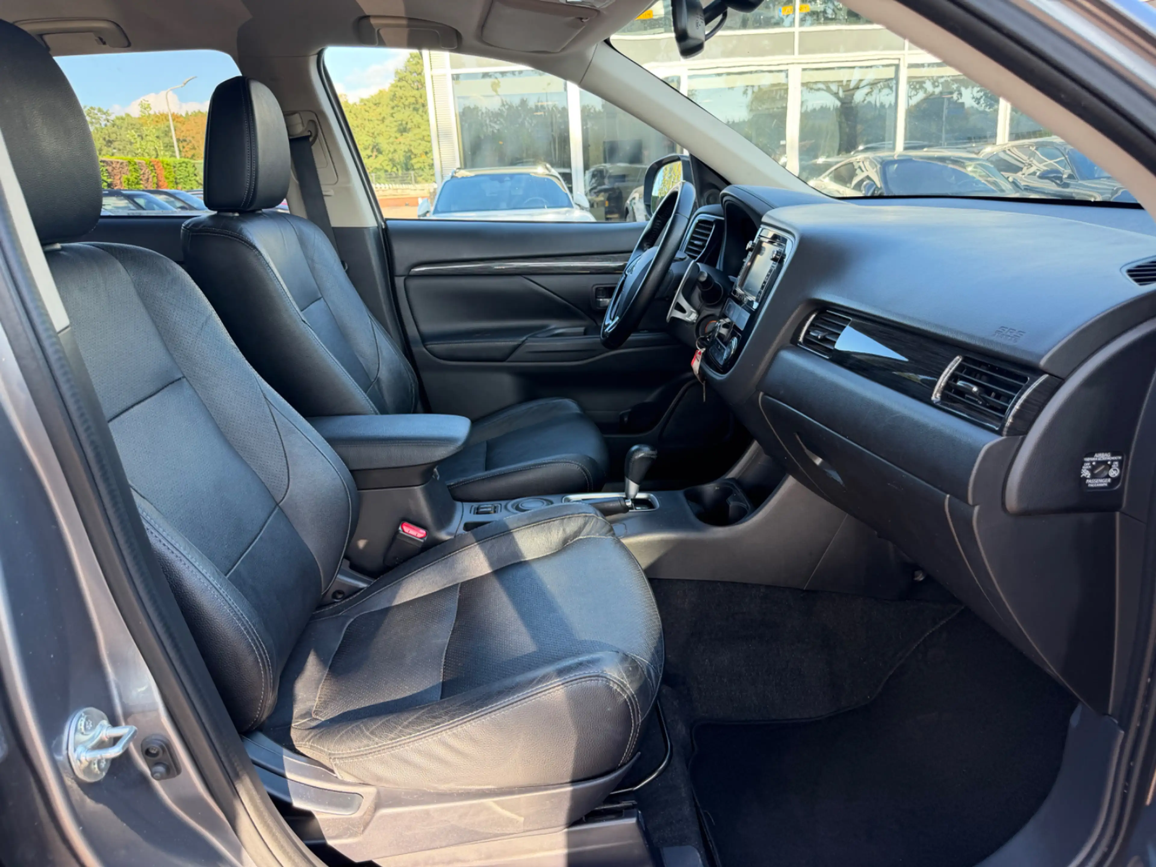 Mitsubishi Outlander 2.0 Instyle 7p. / Trekhaak / Camera / Leder / Navi — photo 9