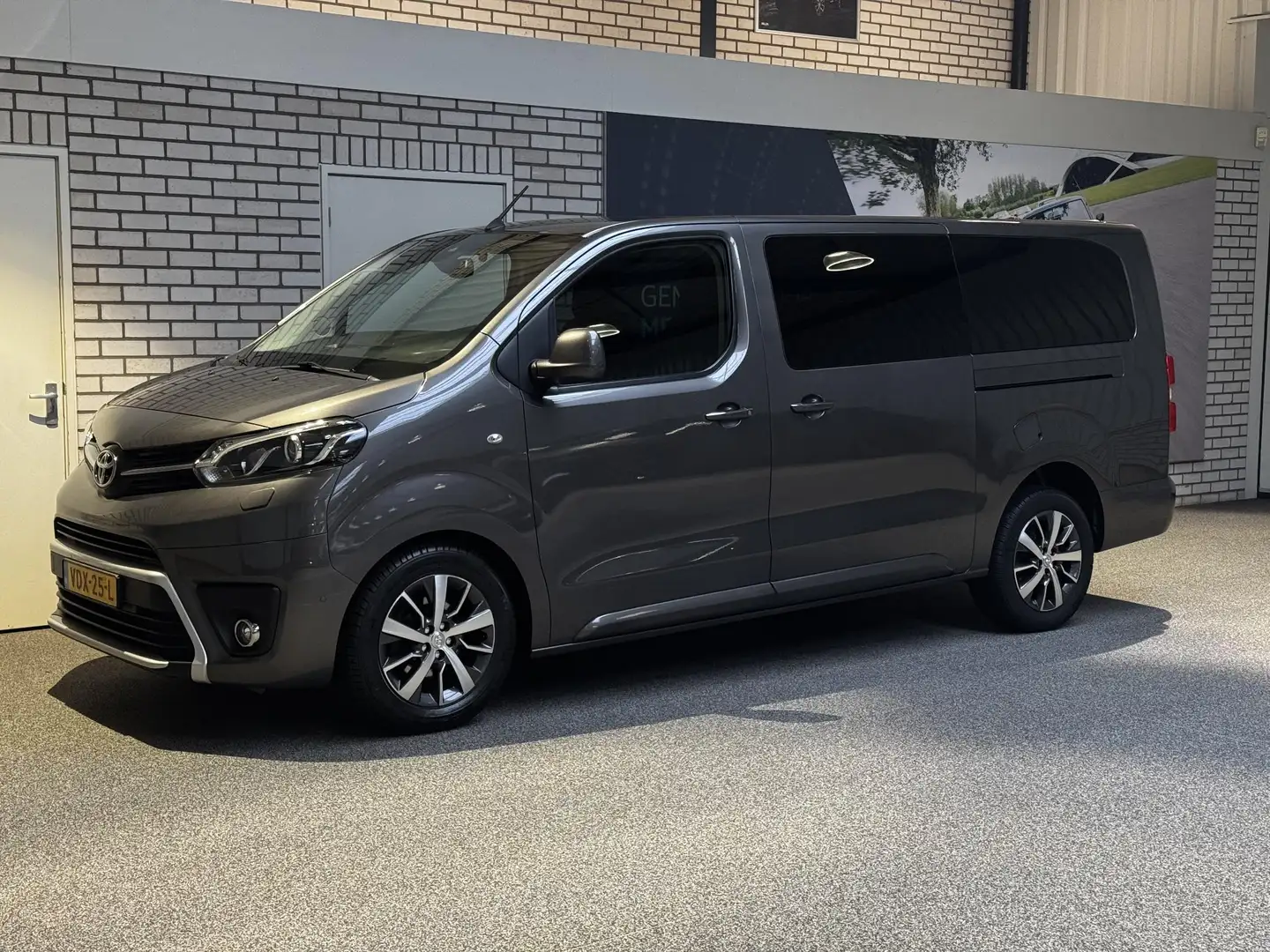 Toyota Proace Worker 2.0 D-4D Dynamic Long DC Verso automaat Grijs - 2