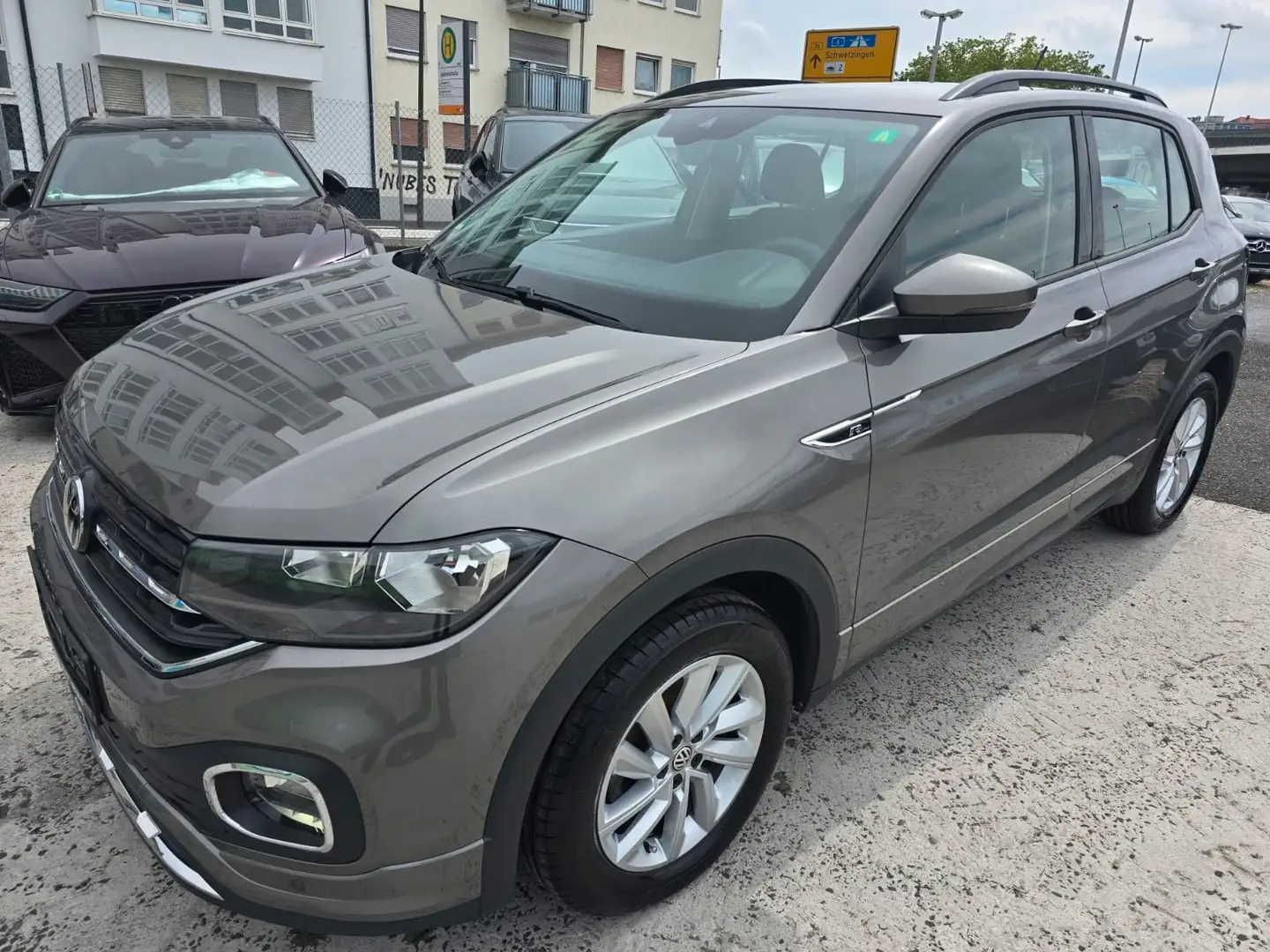 Volkswagen T-Cross Life 1,0 TSI R-LINE NAVI Grau - 1