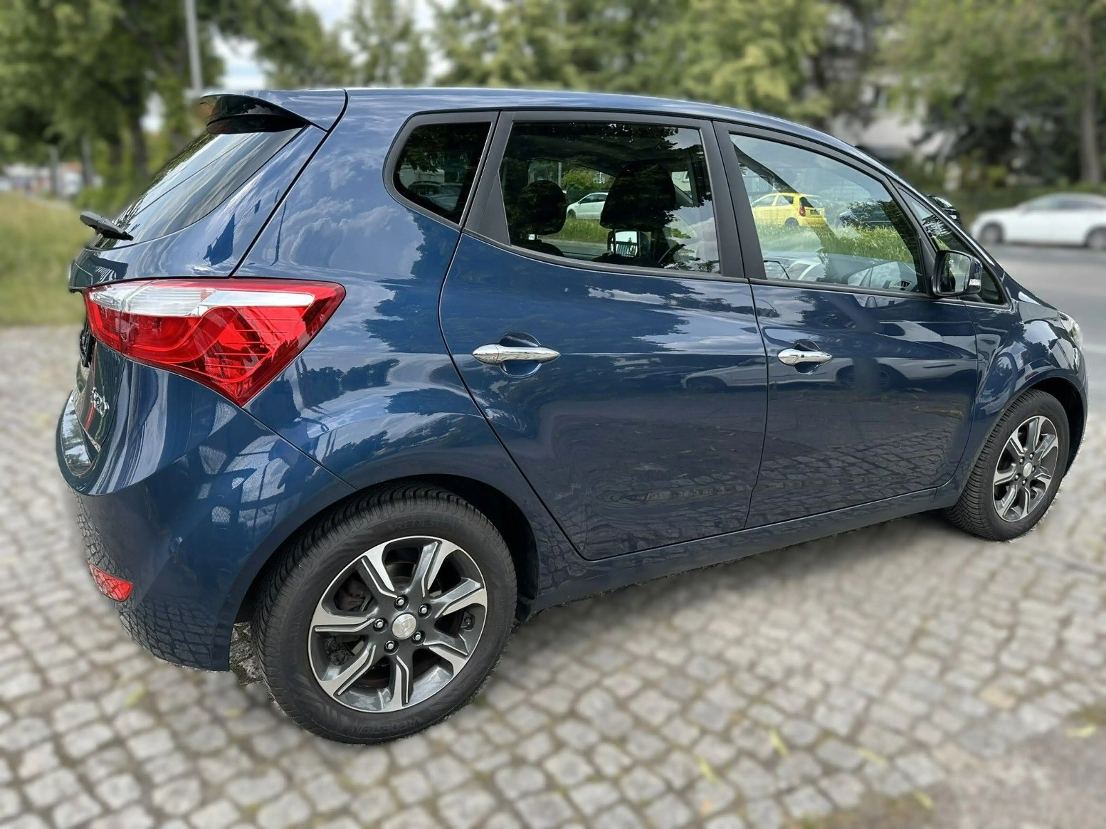 Hyundai iX20 1.6 Automatik PANO/NAVI/KAMERA — photo 4
