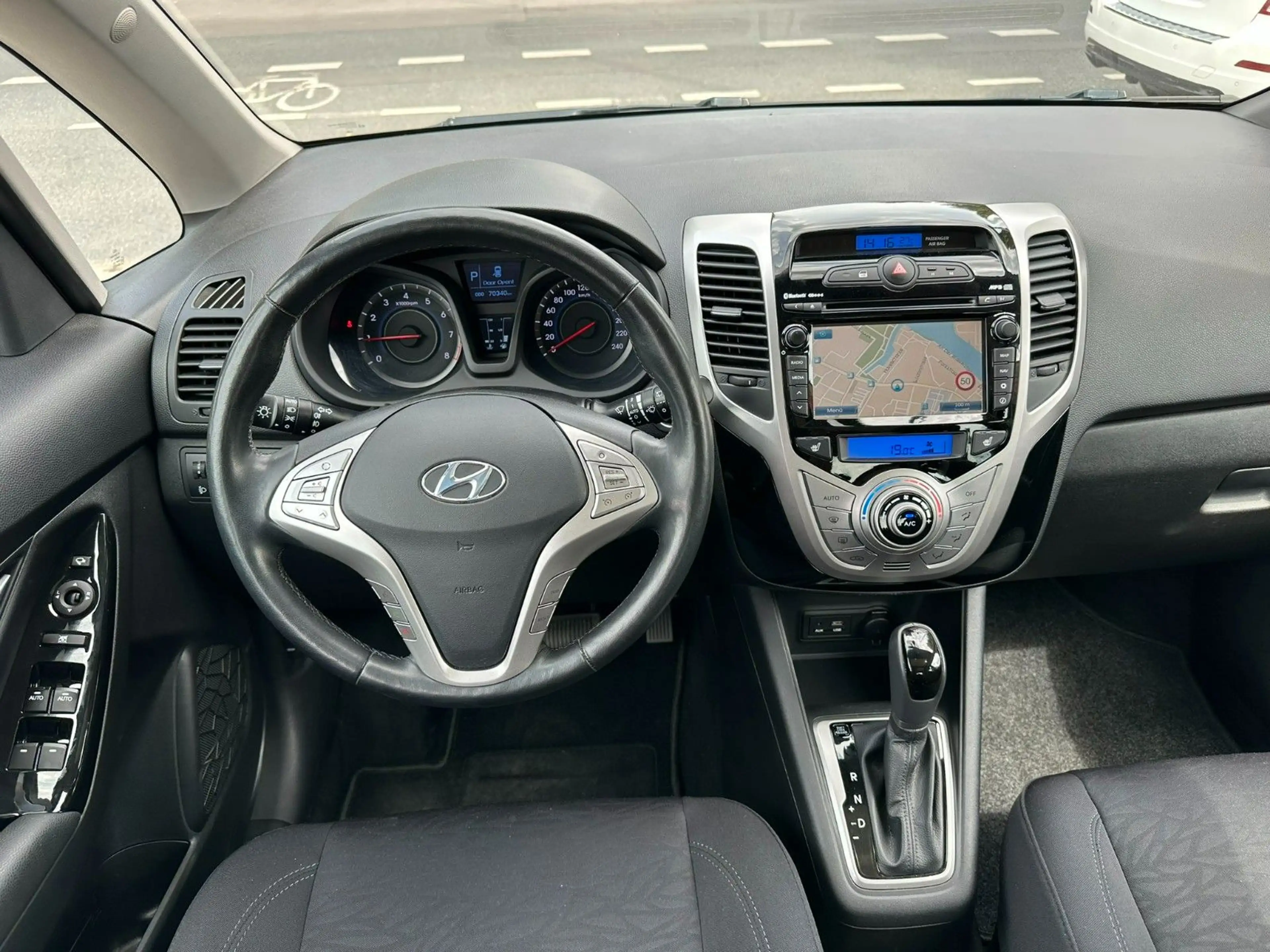 Hyundai iX20 1.6 Automatik PANO/NAVI/KAMERA — photo 8
