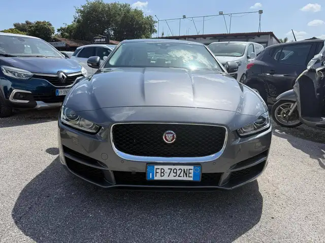 Jaguar XE XE 2.0d Portfolio 180cv auto Solo 87.000Km