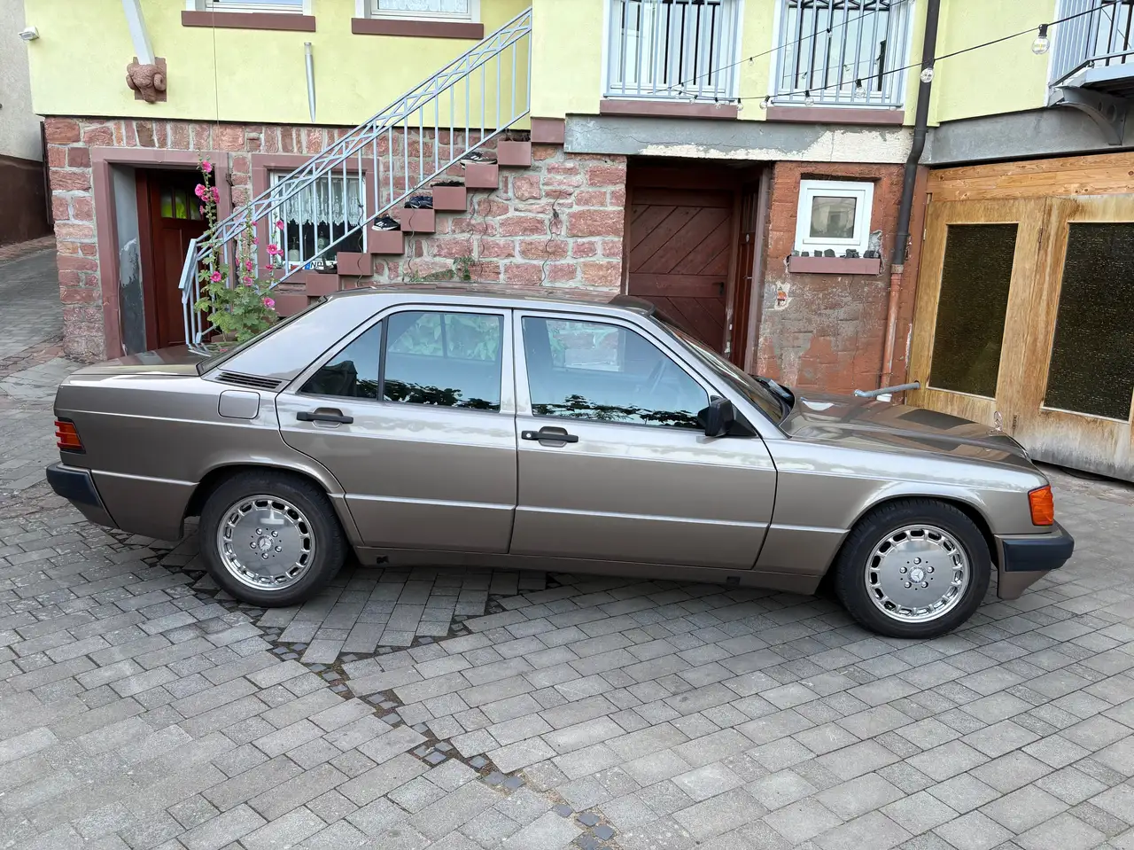 Mercedes-Benz 190 E 1.8, foto 2