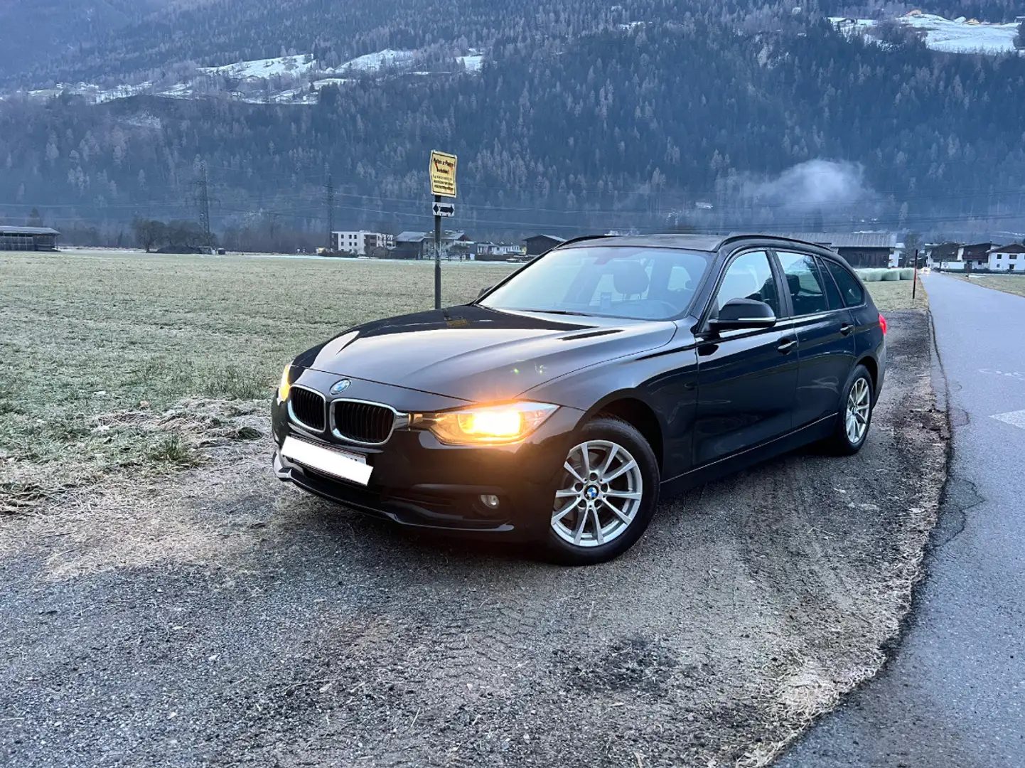 BMW 318 318d Touring Advantage Aut. - 1