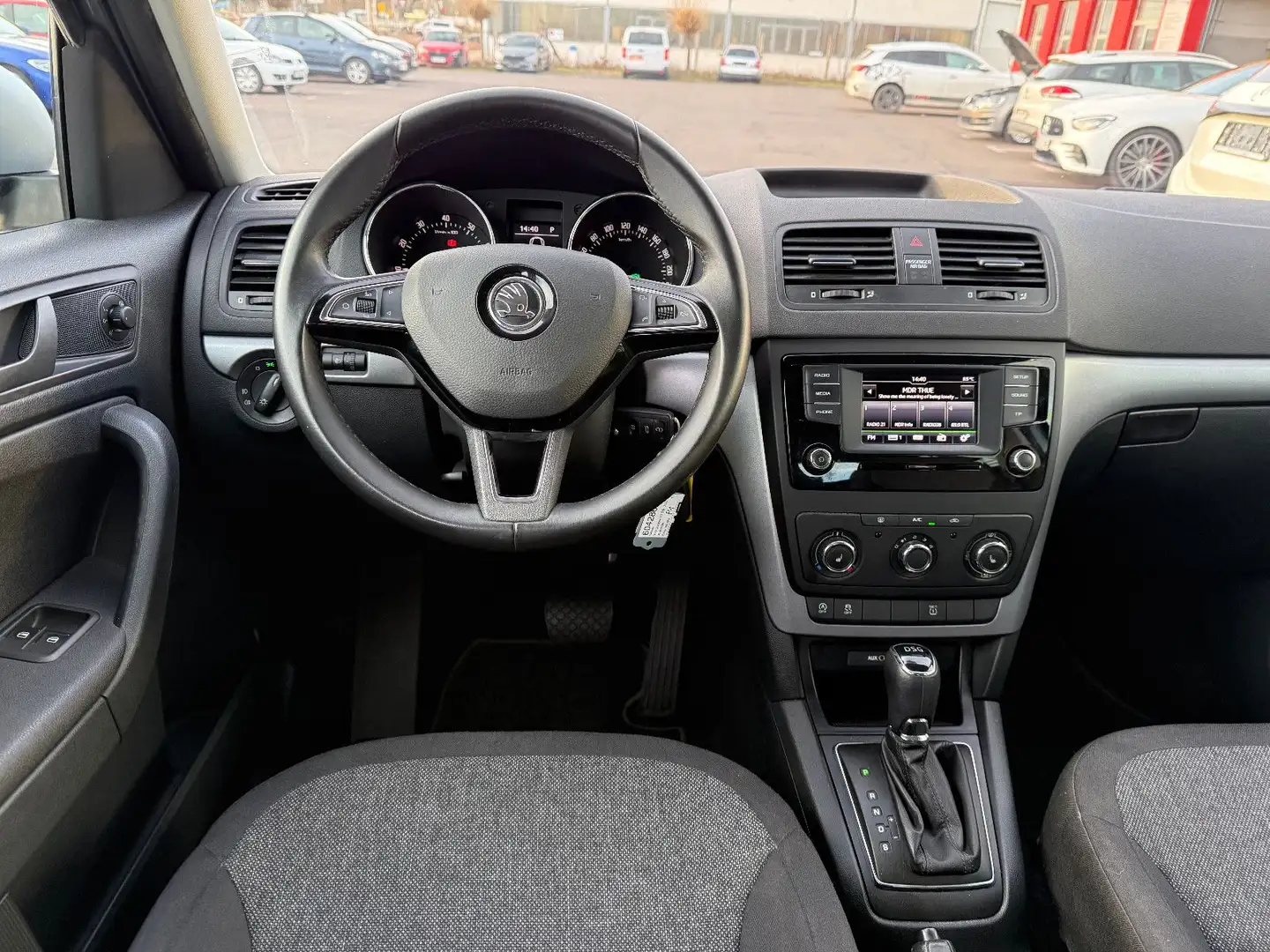 Skoda Yeti Cool Edition Outdoor+AHK+SHZ+Klima Grau - 2