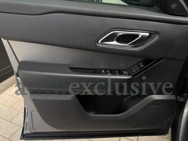 Land Rover Range Rover Velar view 12