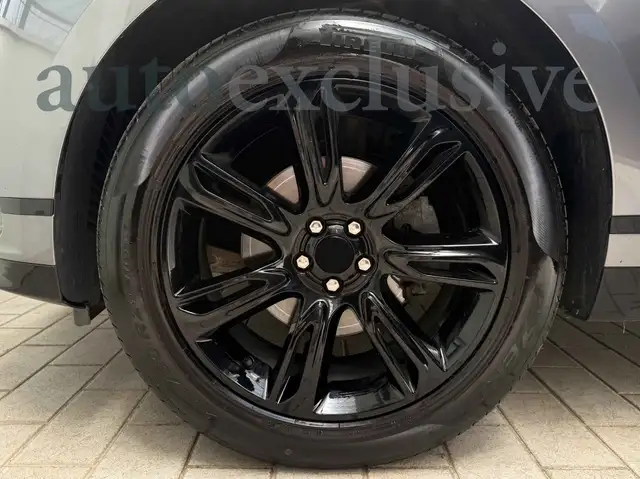 Land Rover Range Rover Velar view 13