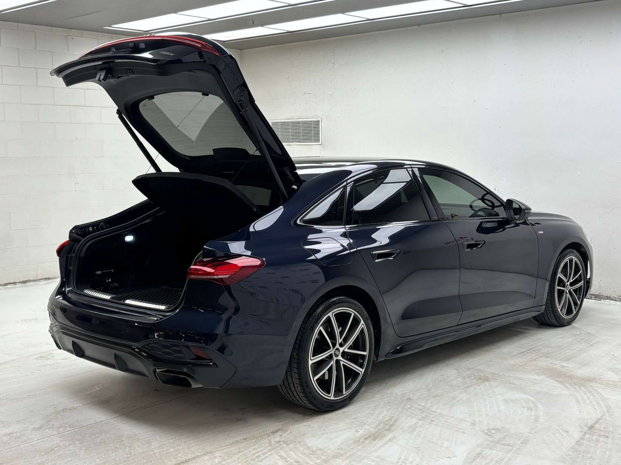 2025 Audi A5 Progressiv | Black Optics | Comfort Interior Packa thumb 8