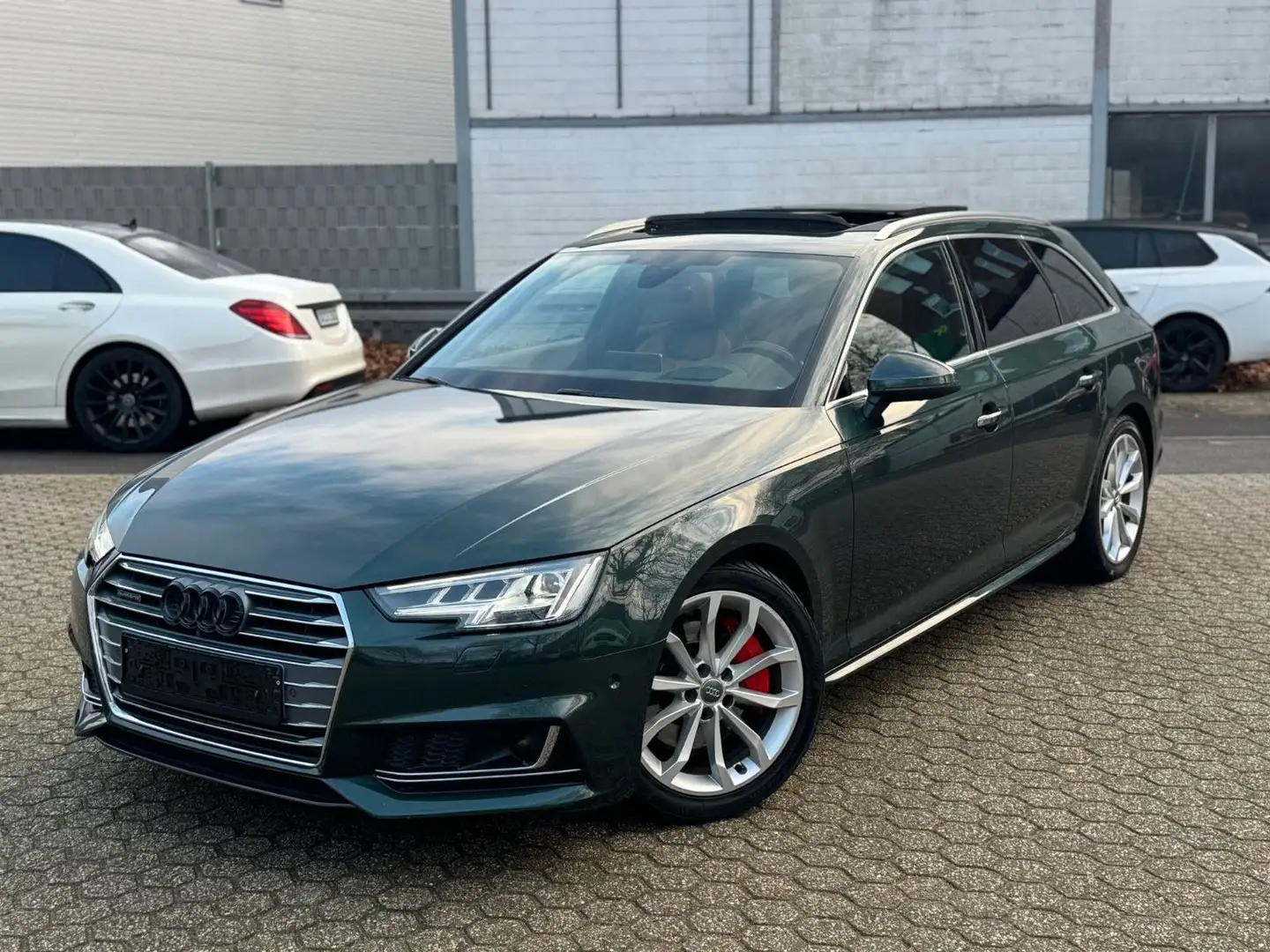 Audi A4 Avant 3.0 V6 TDI Quattro S-Line Sport Plus Grün - 1