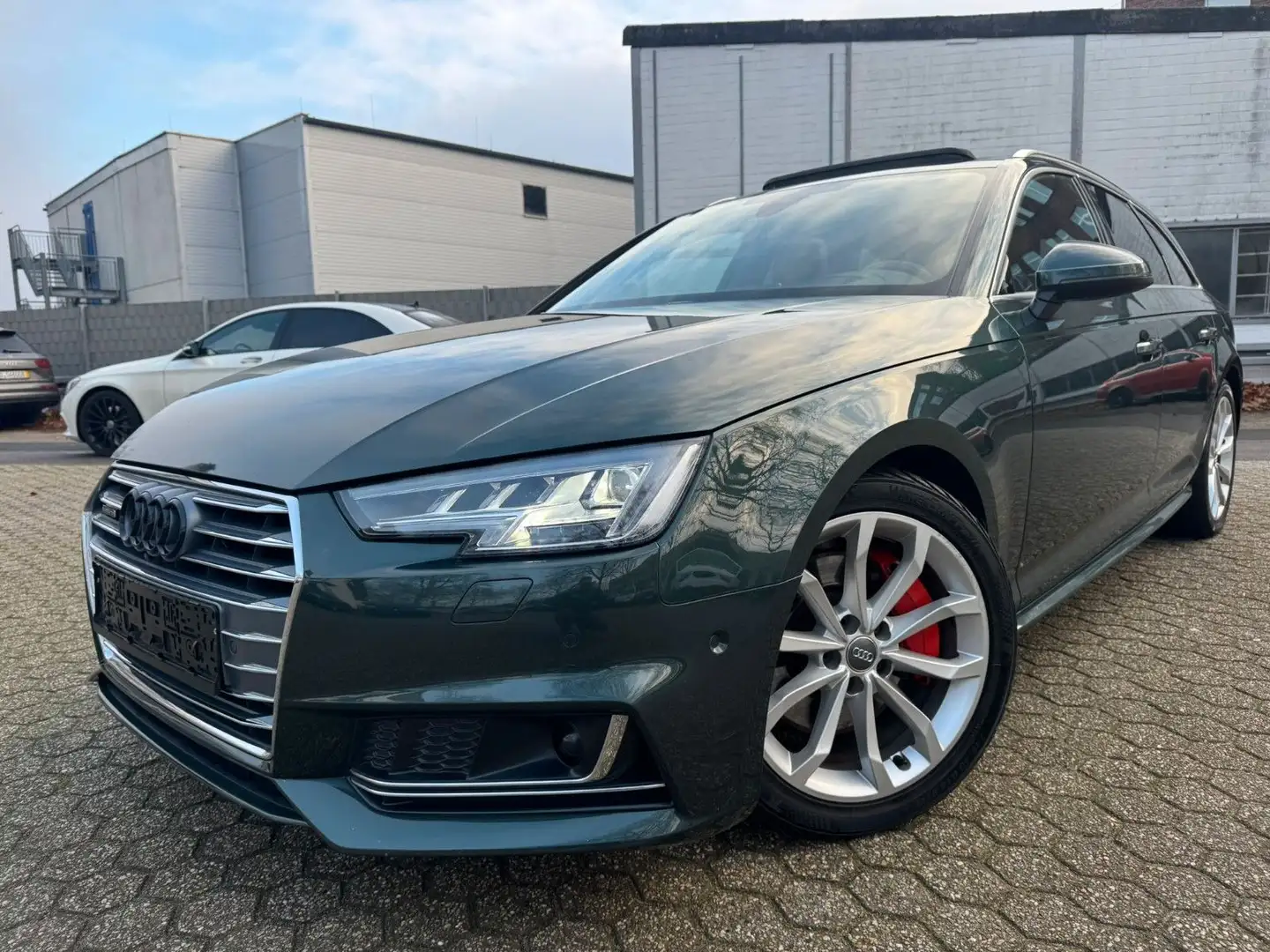 Audi A4 Avant 3.0 V6 TDI Quattro S-Line Sport Plus Grün - 2