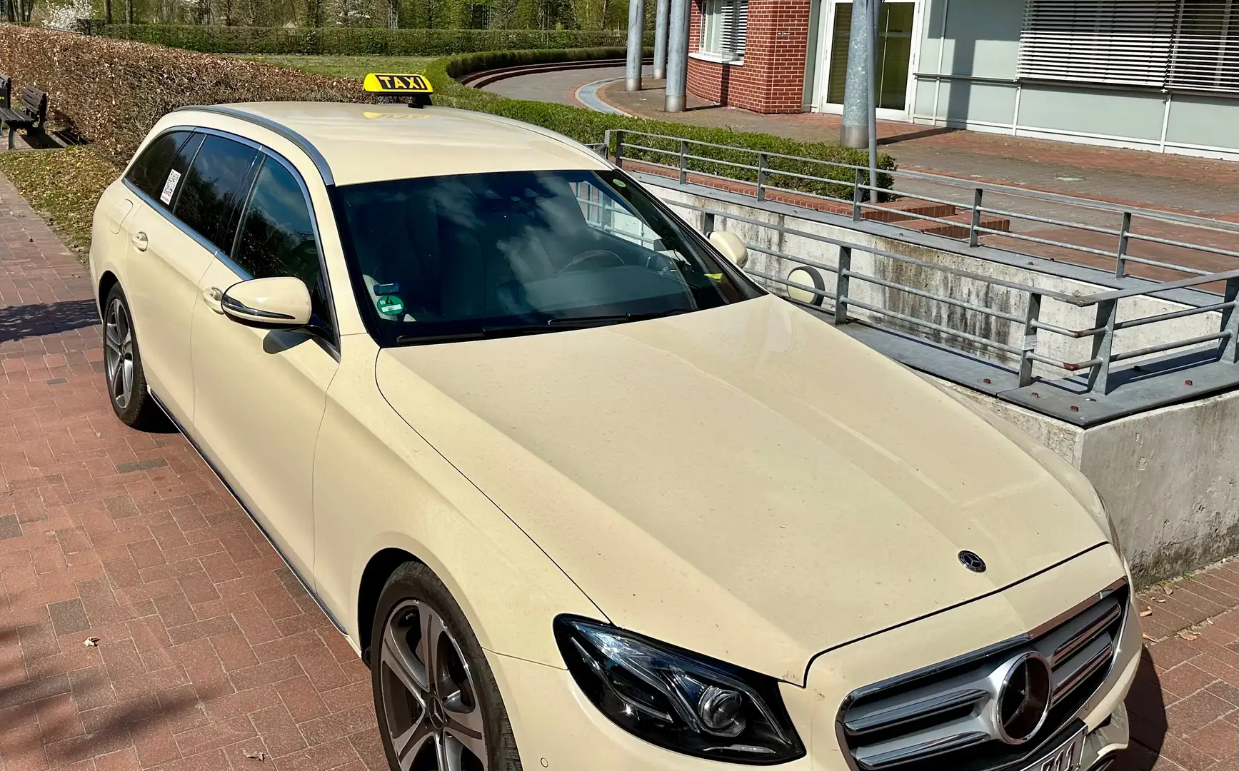 Mercedes-Benz E 350 d T 9G-TRONIC Avantgarde Beige - 1