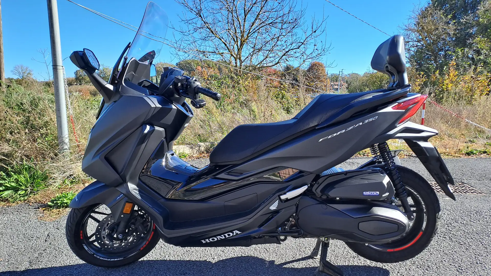 Honda Forza 350 Deluxe Schwarz - 1