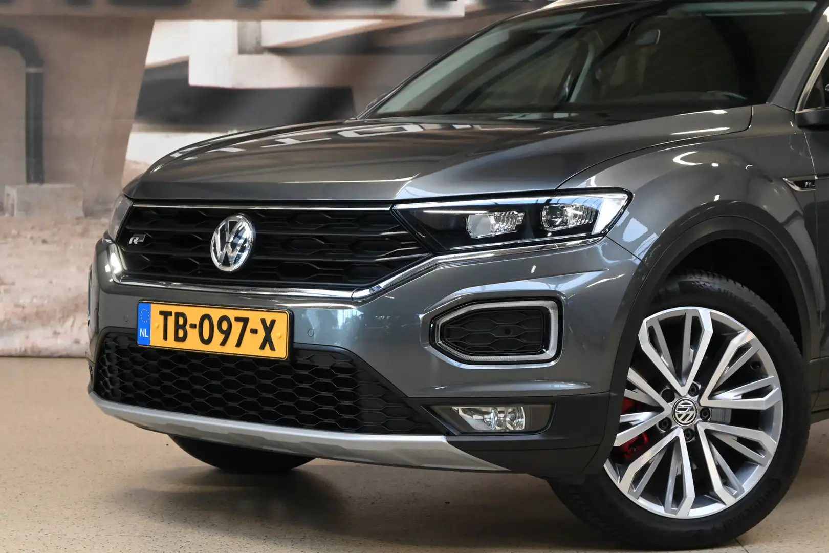 Volkswagen T-Roc 1.0 TSI 115pk R-Line / Style | LED | Virtual cockp Grijs - 2