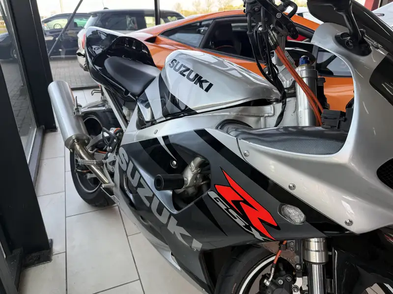 Suzuki GSX-R 750 - foto 8