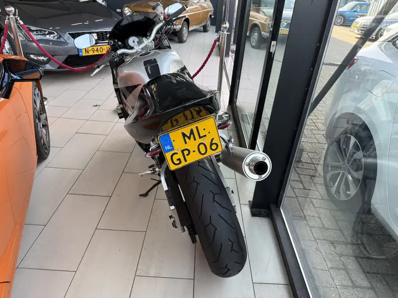 Suzuki GSX-R 750 - foto 4