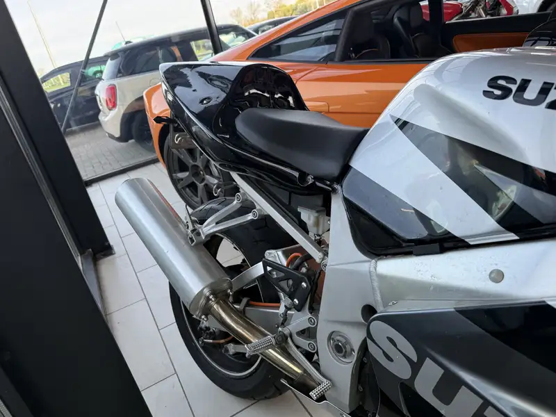 Suzuki GSX-R 750 - foto 7