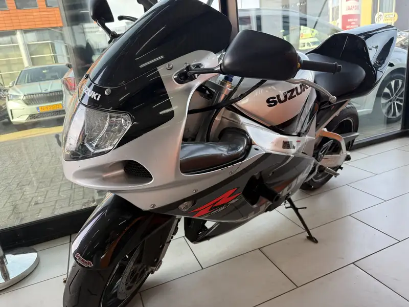 Suzuki GSX-R 750 - foto 3