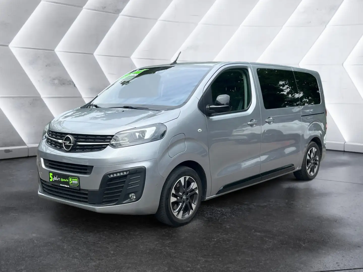 Opel Zafira Life Electric (75kWh) (L2) -e Tourer M LM Grijs - 2