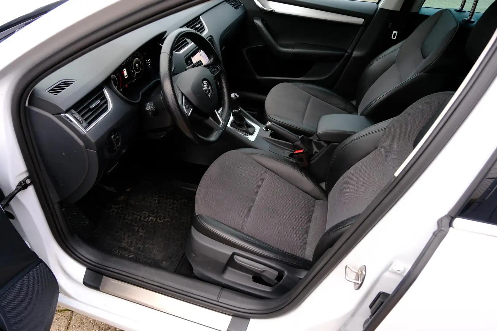 Skoda Octavia Combi 1.0 TSI Greentech Clever Edition Navi|Half L Wit - 2