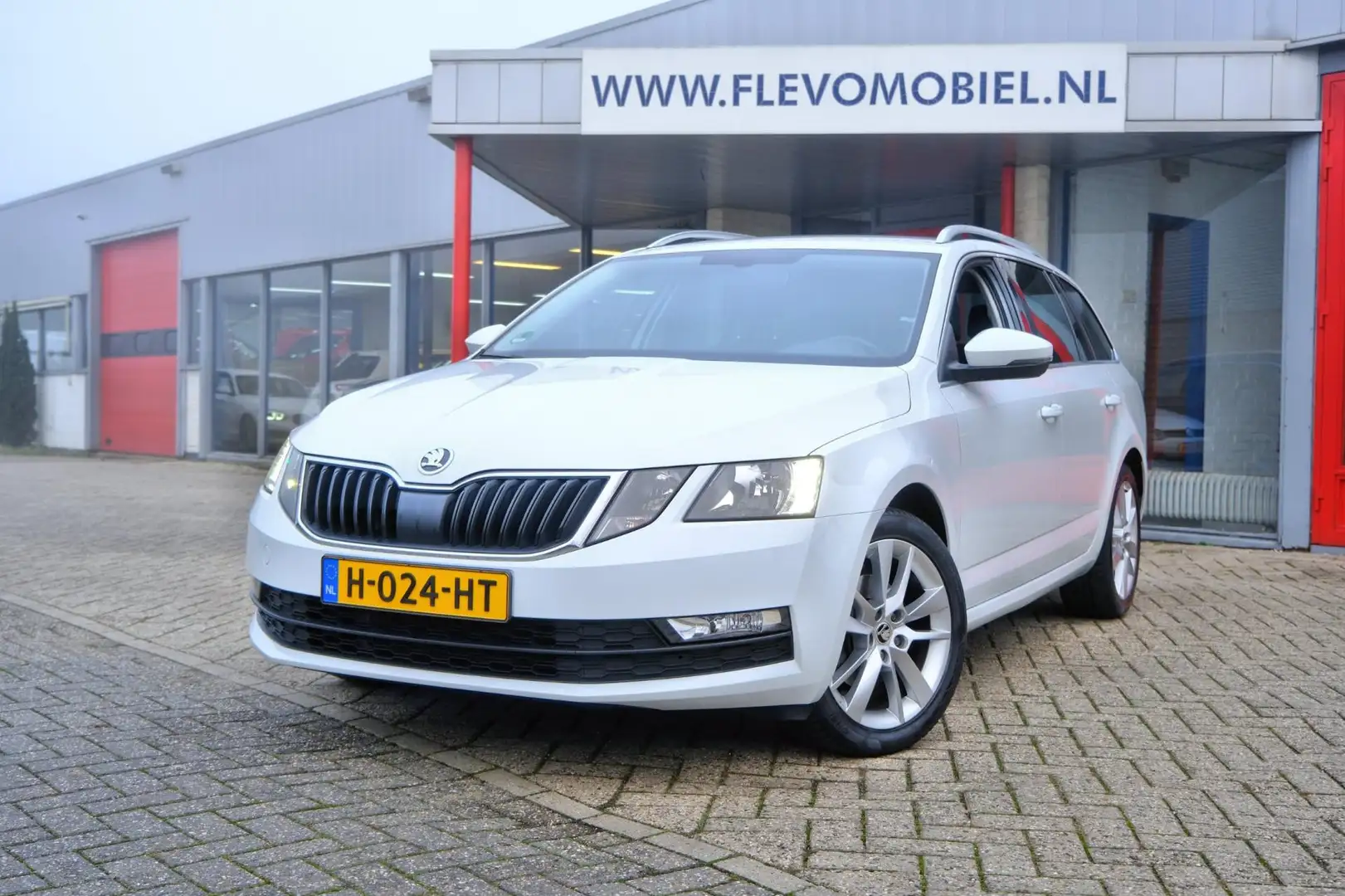 Skoda Octavia Combi 1.0 TSI Greentech Clever Edition Navi|Half L Wit - 1