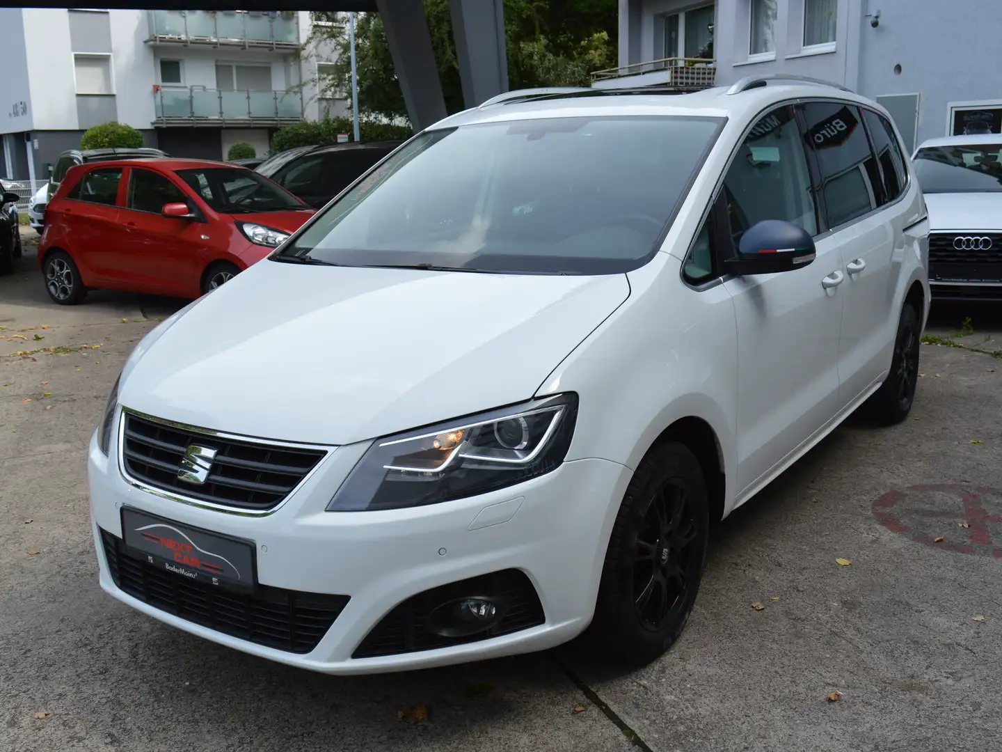 SEAT Alhambra 2.0 TDI Start*7 -Sitzer*Xenon*Navi*AHK*Kamera* Weiß - 1