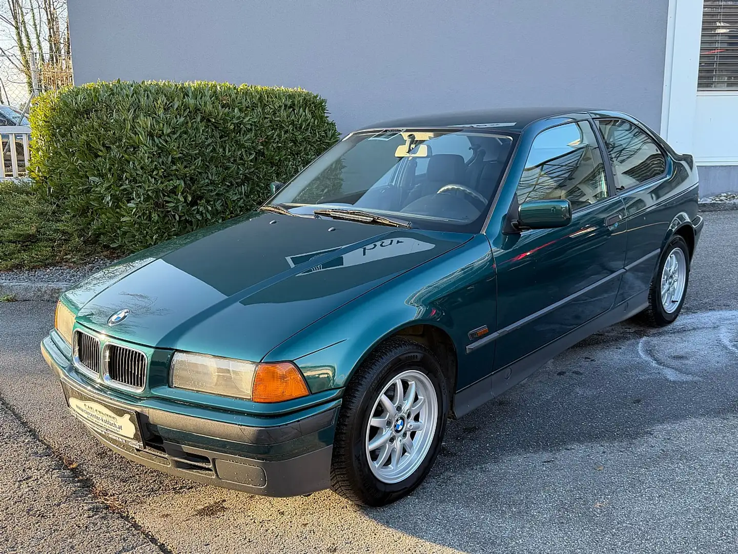BMW 316 i compact Österreich-Paket Schwarz - 1