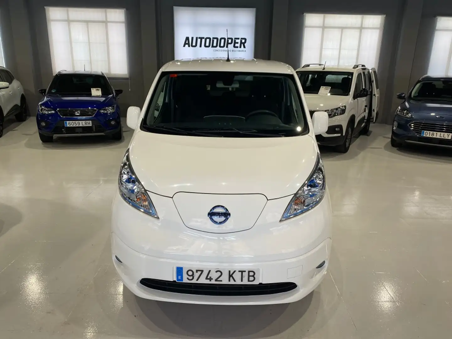 Nissan NISSAN NV200 M1 Monovolumen  Automático de 5 Puer Білий - 1