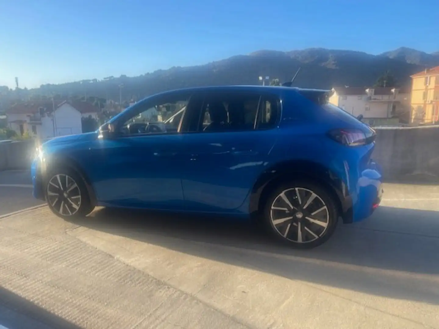 Peugeot 208 208 II 2019 1.2 puretech GT Line s Blau - 2